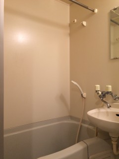 Before：アルファリフォーム　リフォーム事例　浴室内塗装・シート張り